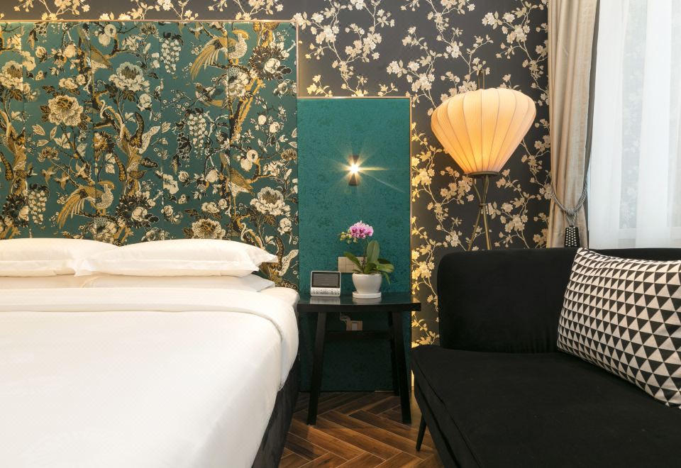 風雅大床房（空氣凈化器+乳膠枕頭+智能燈控）