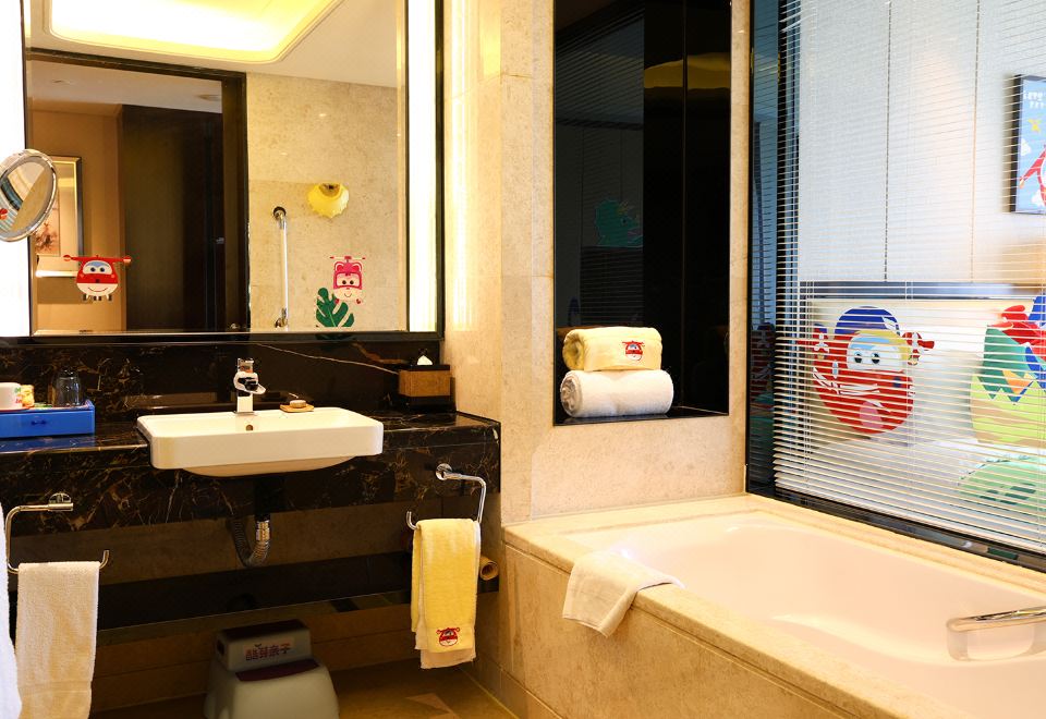 酷芽超級飛俠恐龍主題江景雙床房