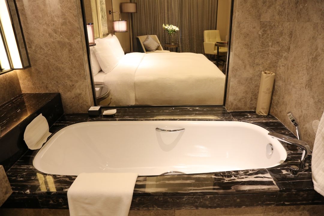 Wanda Realm Tai'an豪华大床房（浴缸+热带雨林花洒+Acca Kappa洗护品）