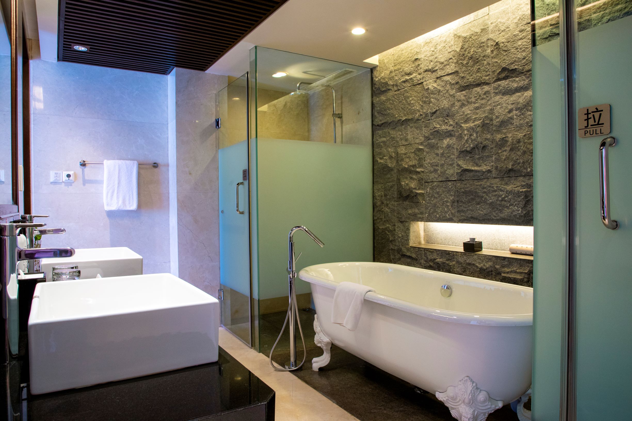 别墅露台泡池大床房