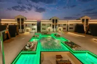MidTown Majestic Garden Resort  호텔
