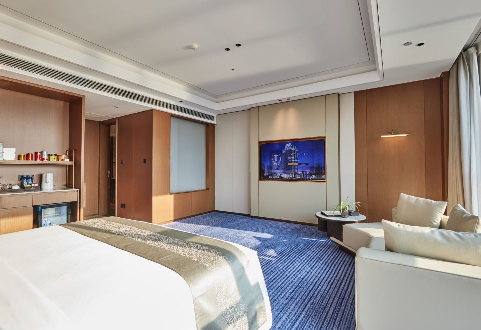 至尊湖景套房+獨立會客廳+浴缸+無煙樓層