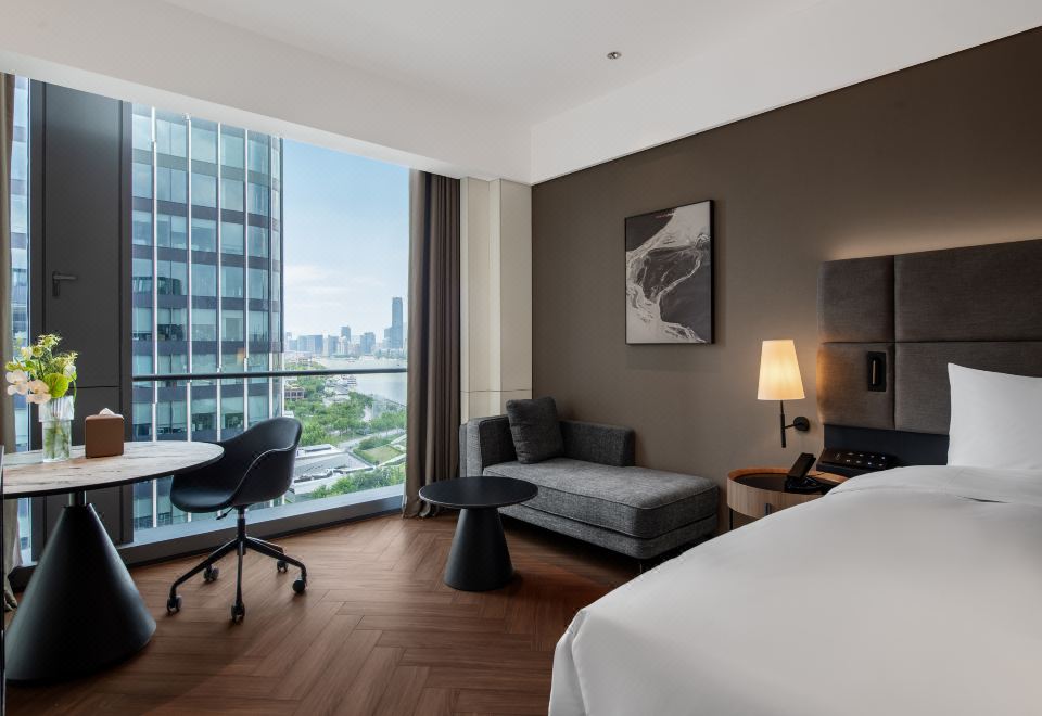 城際豪華房-大床（落地窗+浦江景觀）