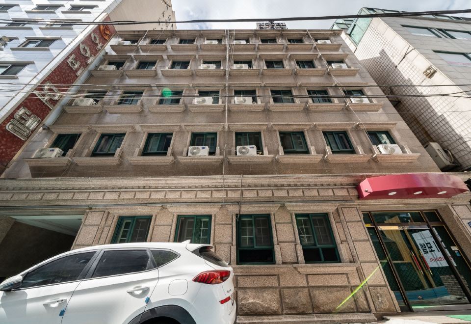 Ivy Hotel