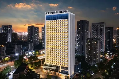 Ya Duo ATOUP 360° Cloud City View AI Smart Hotel (Shiyan Wuyan Pedestrian Street Branch) Hotel a 