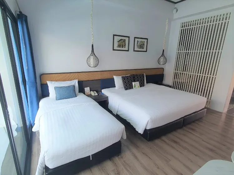 ห้องพักสำหรับสามท่านพร้อมวิวสระว่ายน้ำ