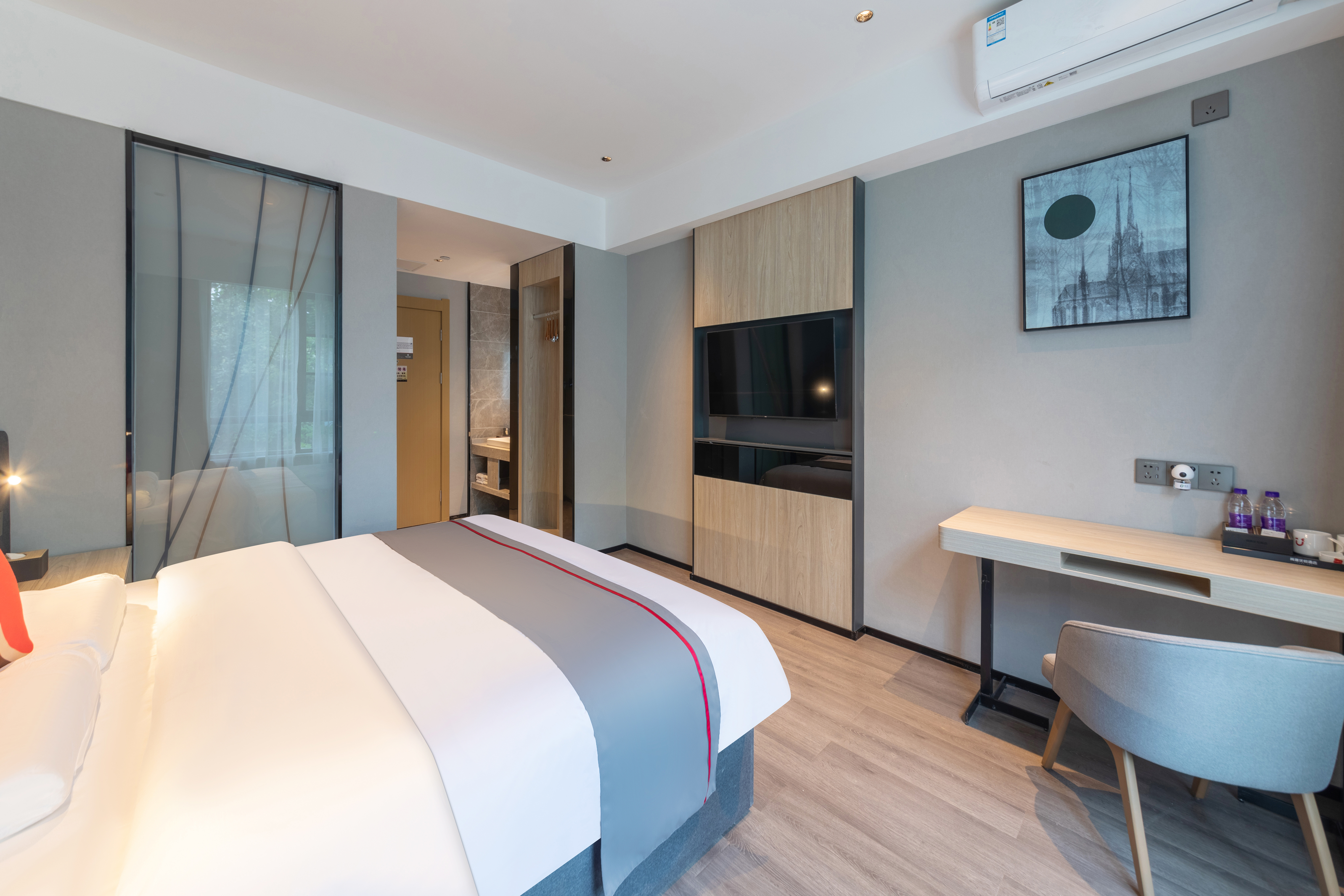 优享格调大床房（智能客控+零压床垫+商务办公+投屏）