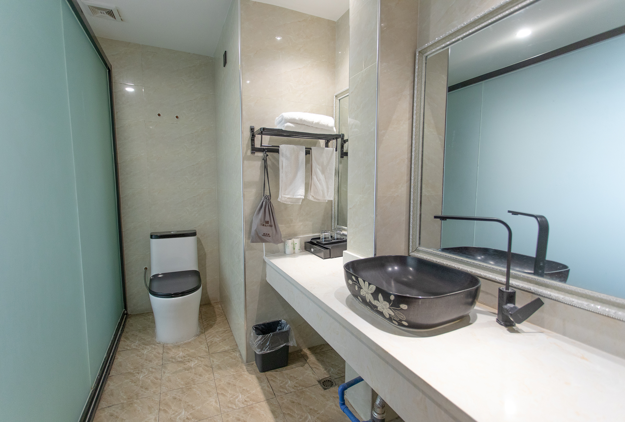 Huocheng Wanjiayue Hotel豪华中式家庭房（舒适床品+超大空间）