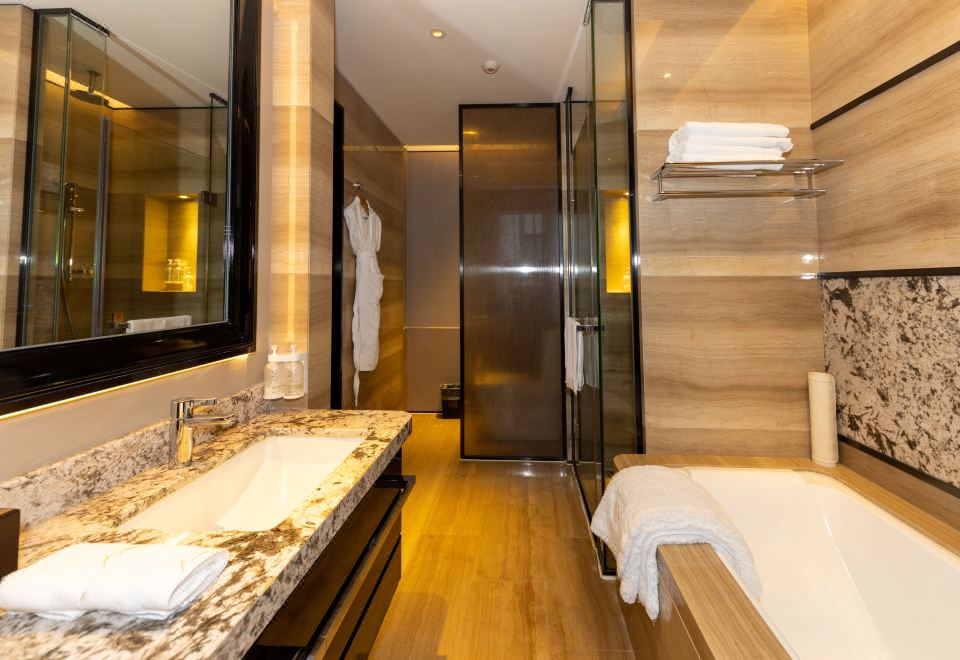 The Purple Palace NanjingJinling Building Deluxe Double Bed Room - Enjoy Forest Oxygen Bar