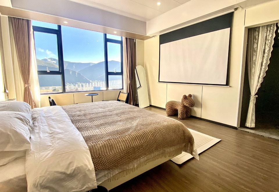 Queen Room With View