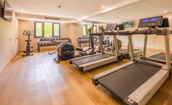 The spacious home features a large gym and an open living area at Hongge Apartment Hotel
