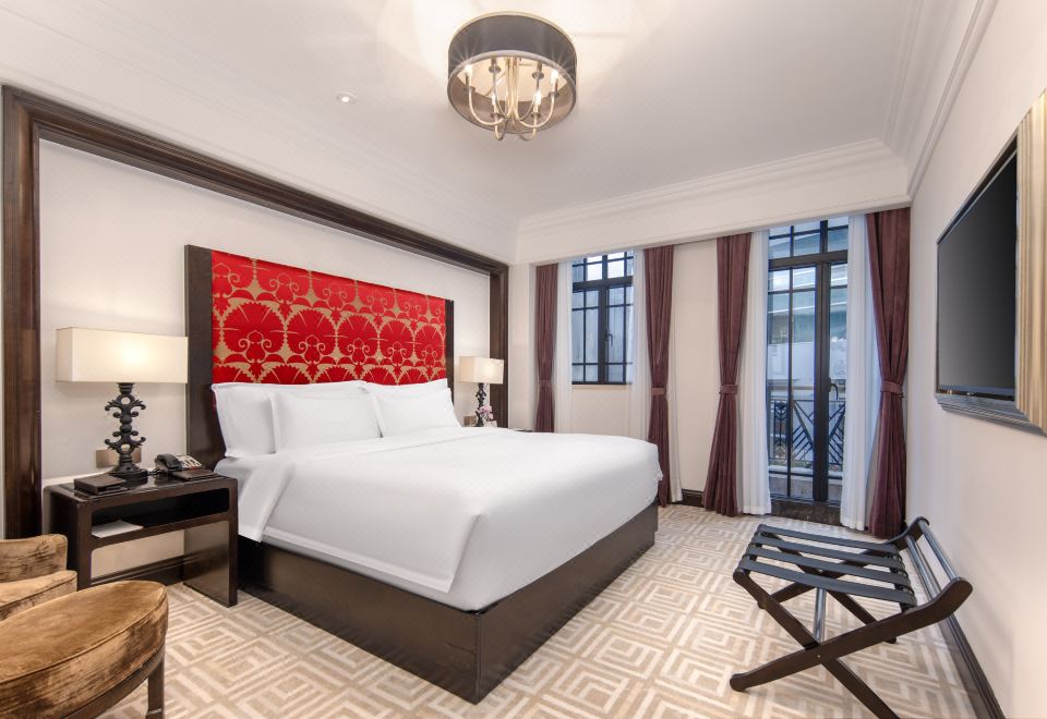 霓虹阳台大床房（东方明珠景观）