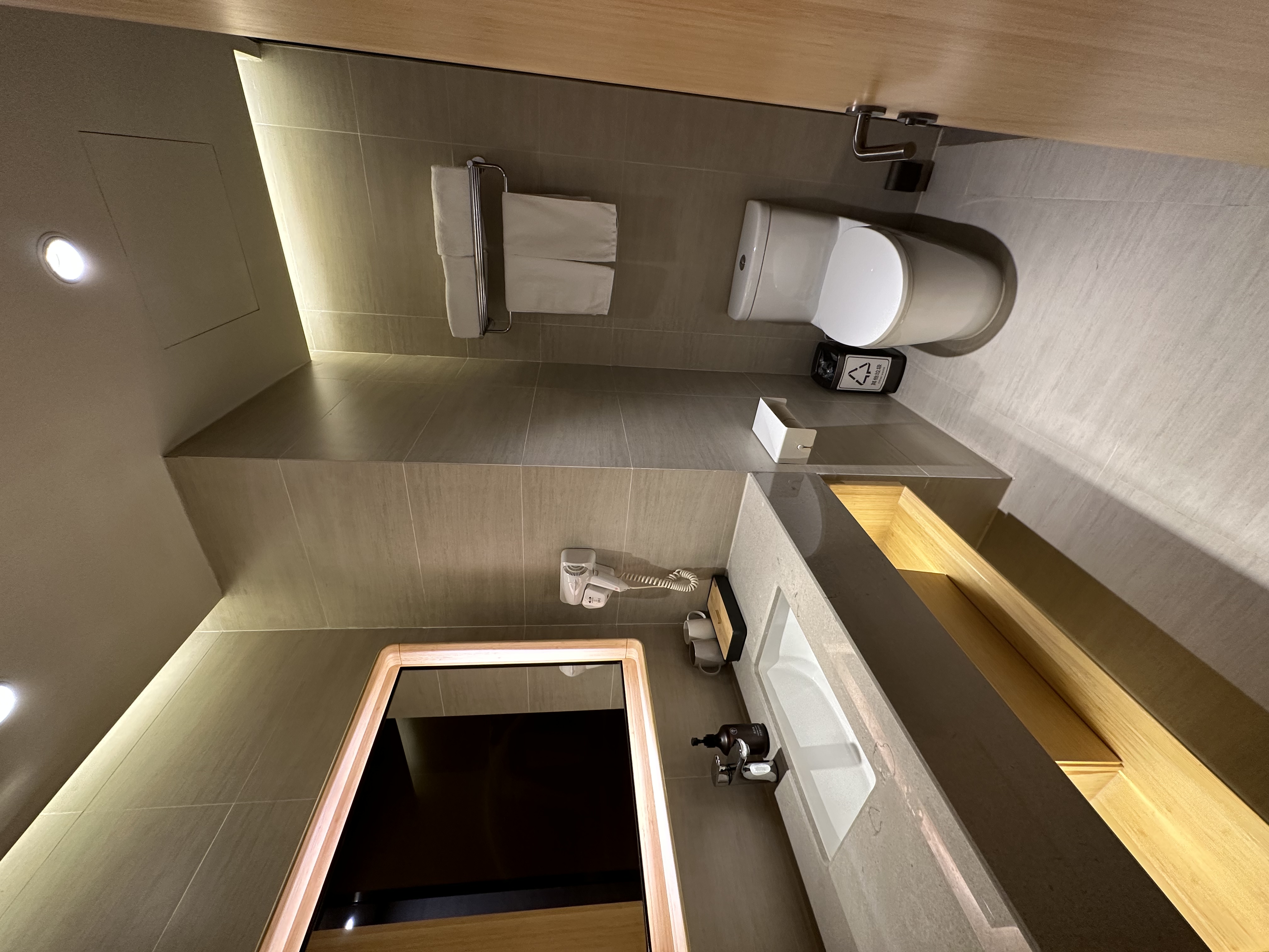 高级大床房（落地窗+小冰箱+mini茶海）