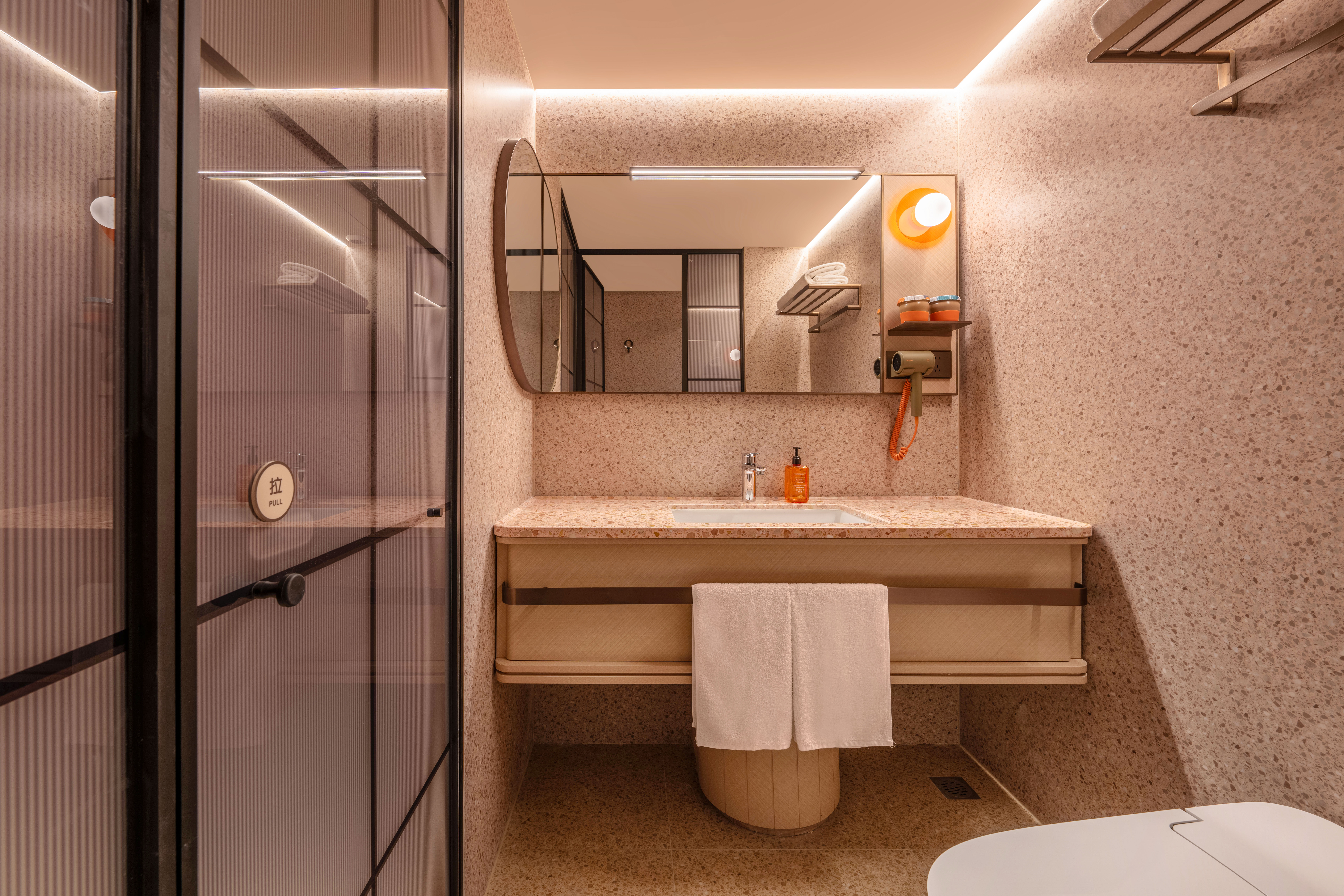 豪华大床房（65寸电视智能投屏+冰箱+智能马桶）