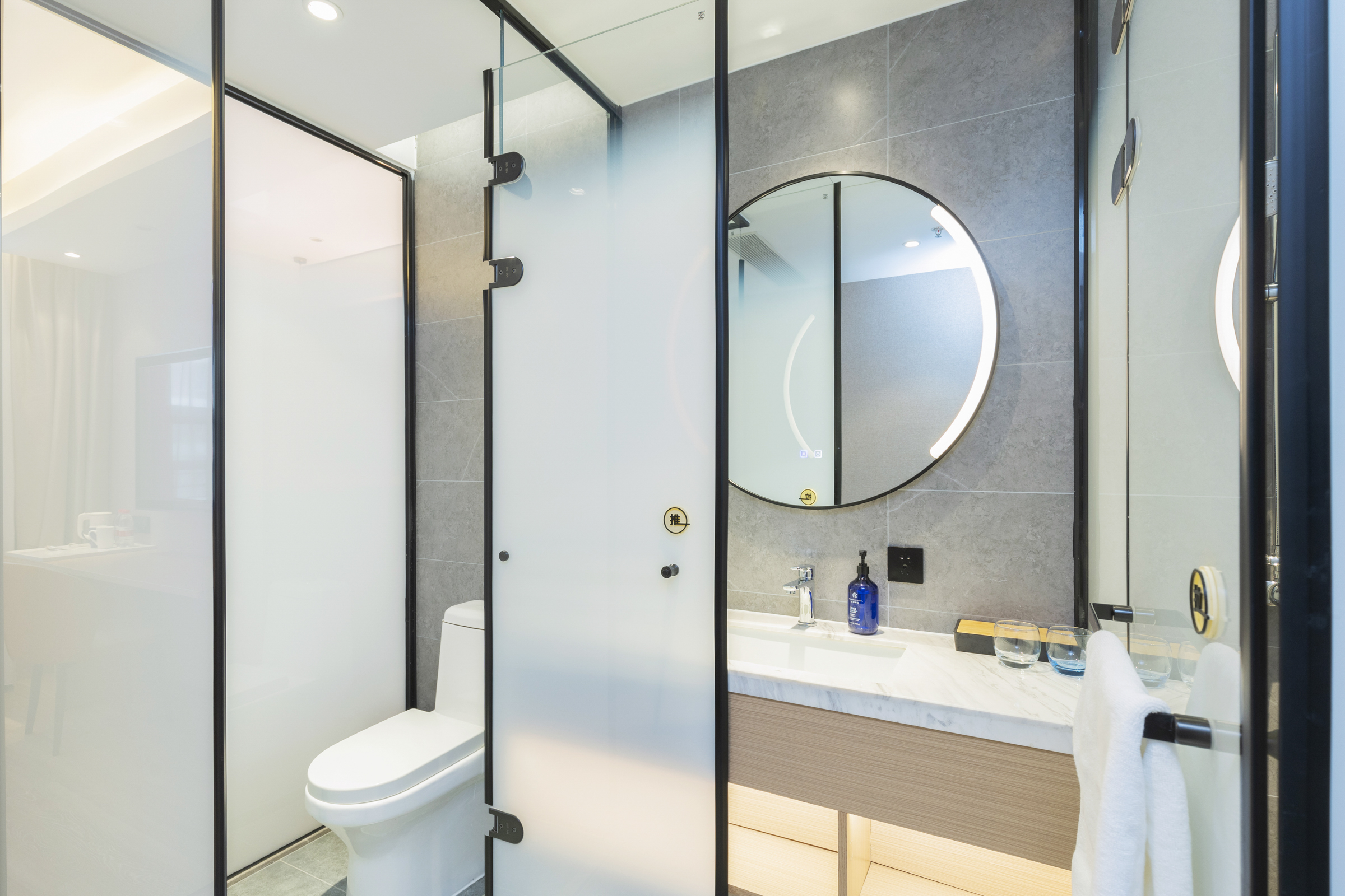 高级大床房A（可投屏55寸电视+喜临门床垫+自助洗衣）