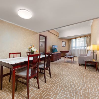 豪華套房（大客廳+浴缸浴袍+負離子柔發吹風） 新都飯店（羅湖口岸店）優惠