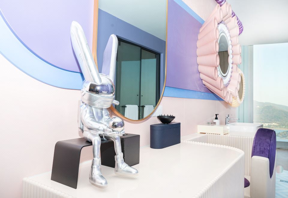 InterContinental NanjingFantasy Garden Themed Family Lake-View Suite