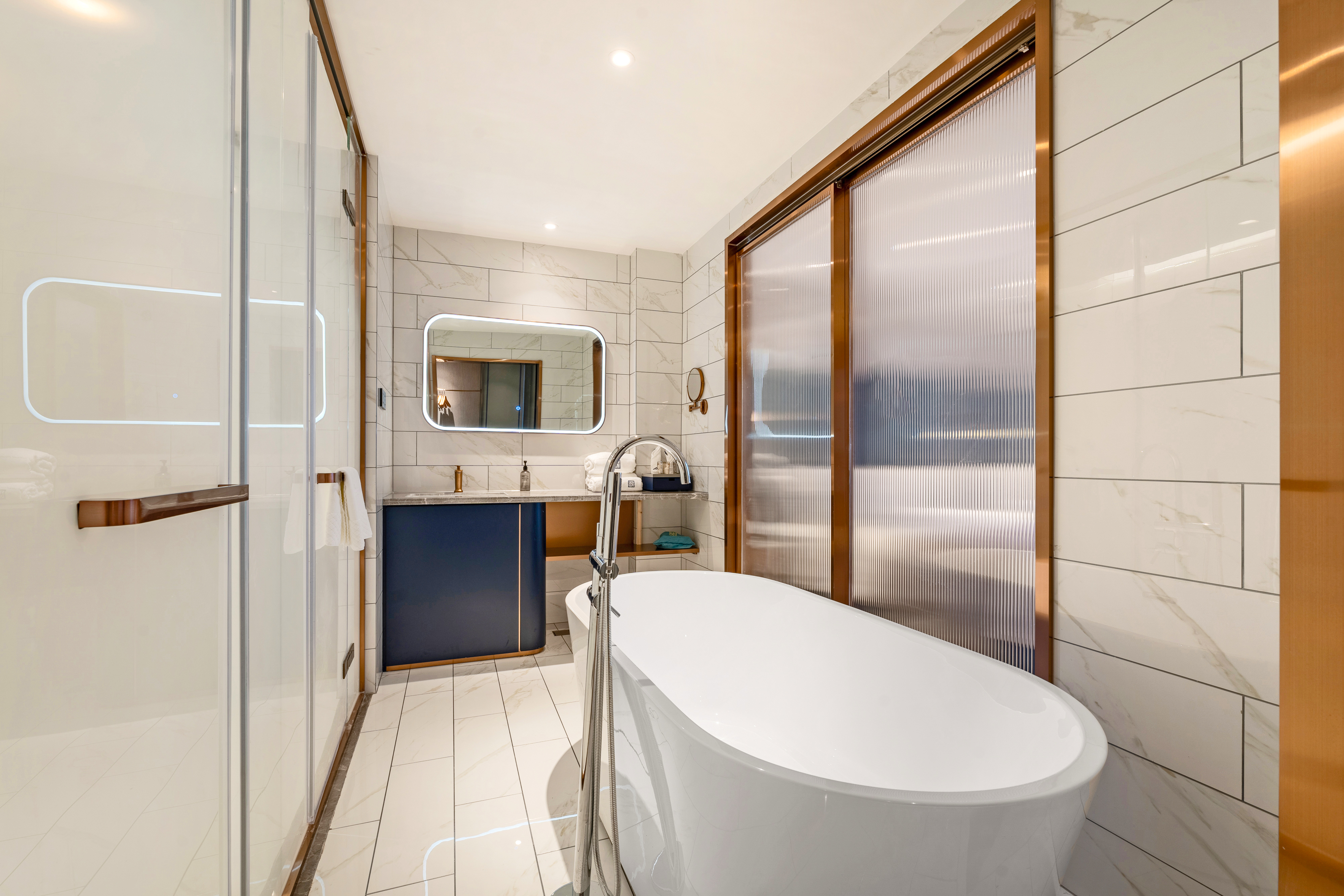 兰锦奢华套房（悠享舒适城景+浴缸+意式极简大沙发）