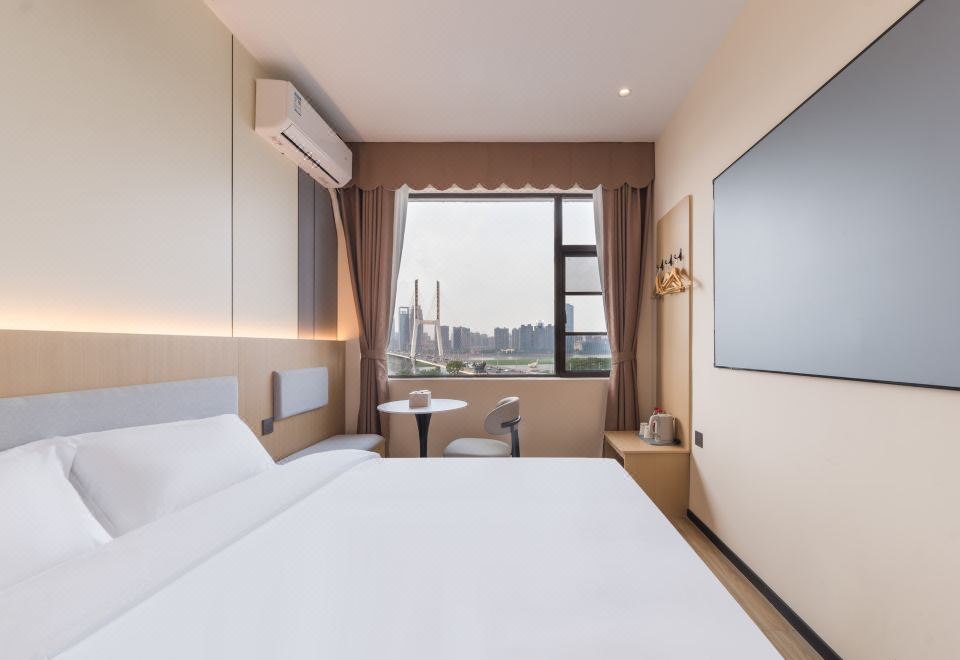 江景影音大床房