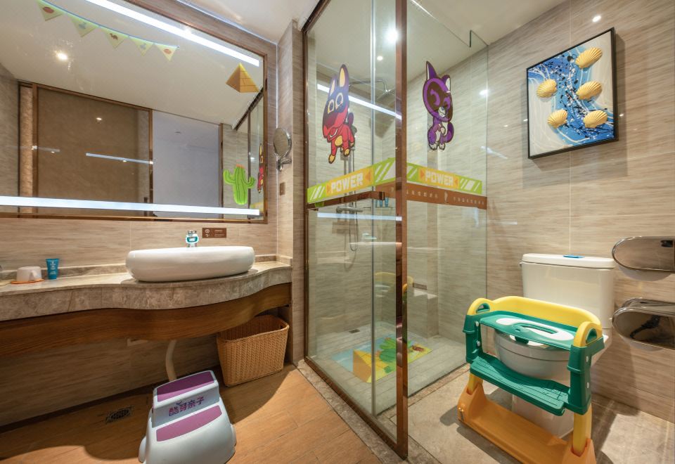 酷芽超凡小英雄海景家庭房（大床+上下铺）