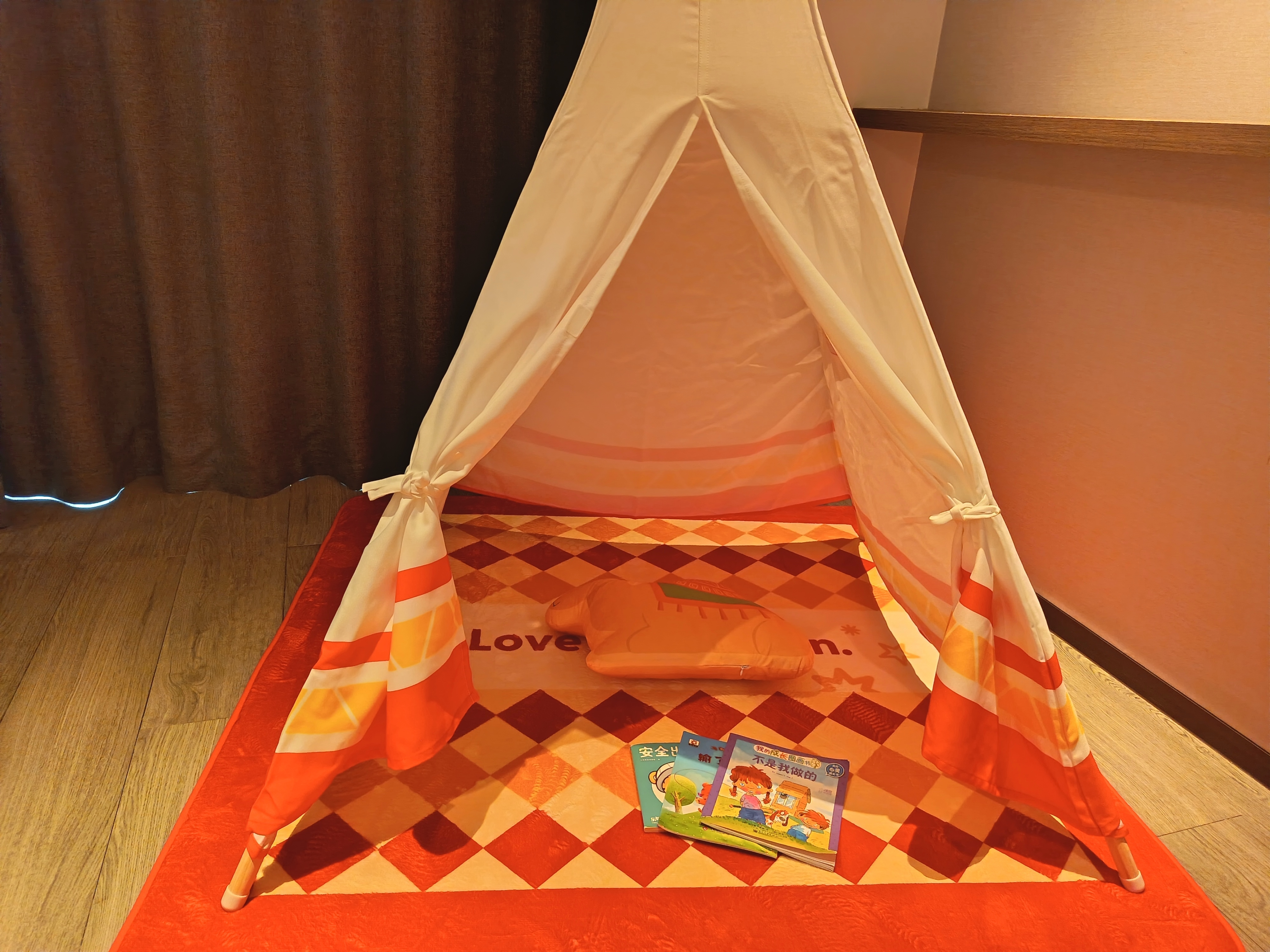 新丝绸之路亲子房（卡通主题+亲子空间+智能投屏）