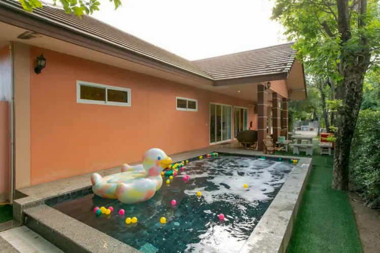 พูลวิลล่า