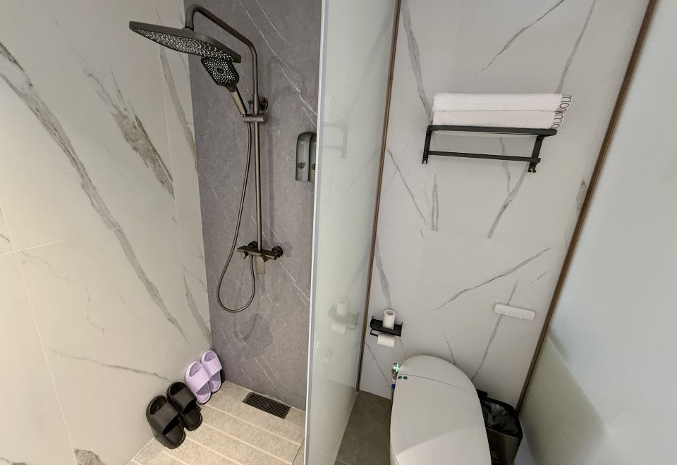 Duolun Grand HotelDeluxe Family Friendly Smart Suite (2 Bathrooms, Living Room)