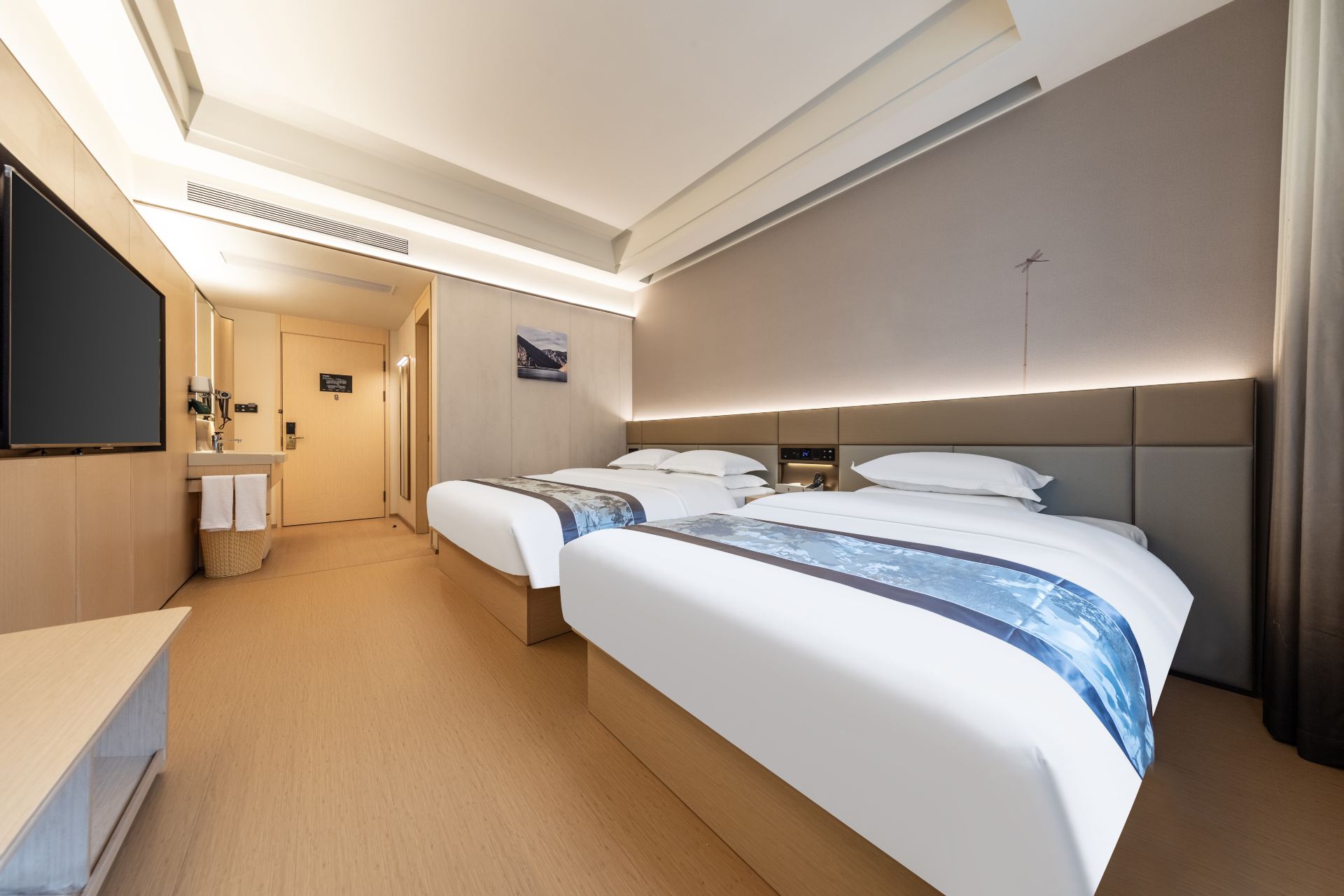 Smart Enjoyment Twin Room (Smart Dryer + Smart Guest Control + Smart Toilet)
