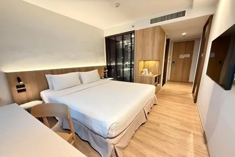 ห้องดีลักซ์ เตียงใหญ่ 1 เตียง