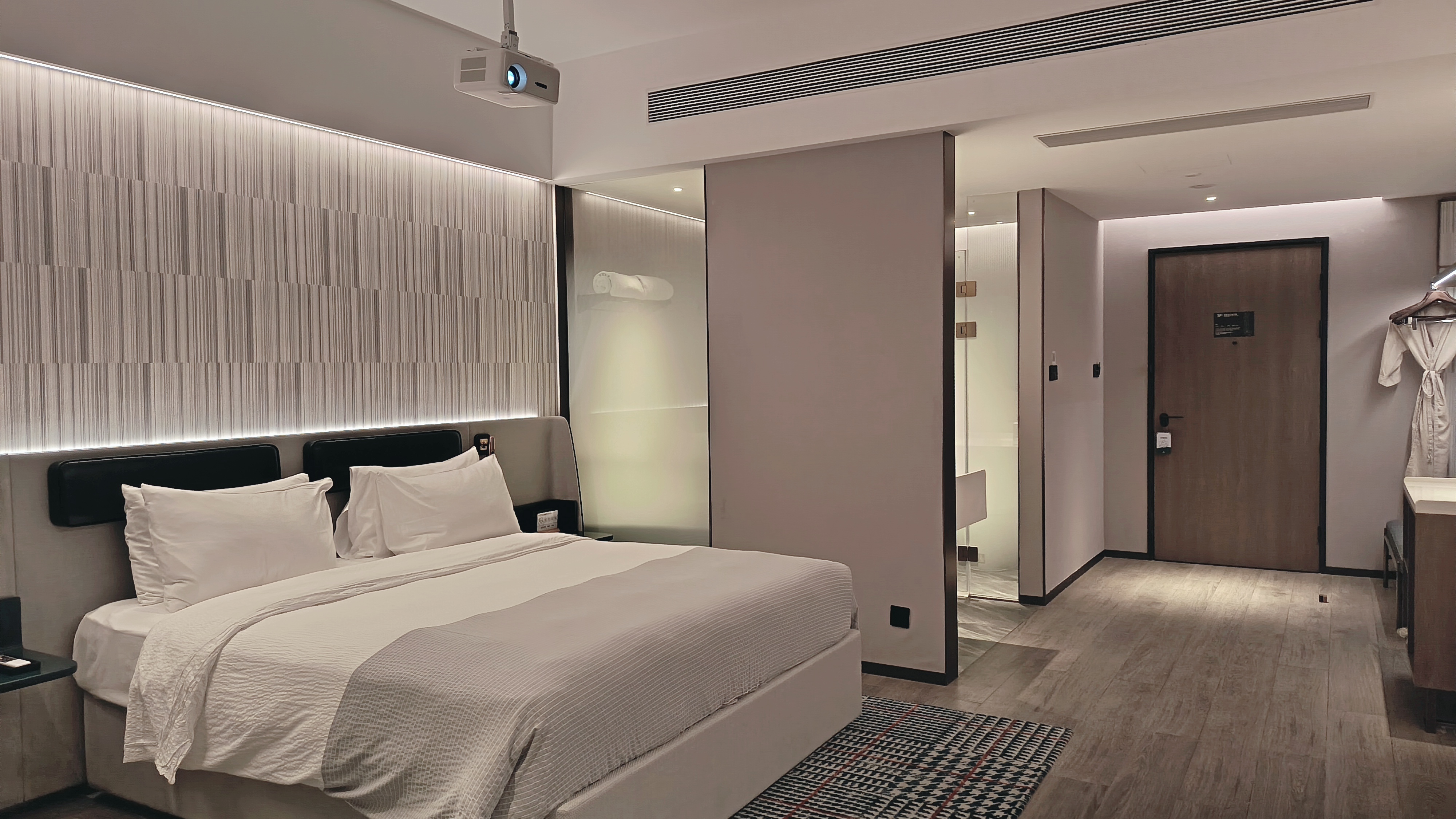 影音大床房（100寸高清巨幕+智能投屏+畅享热门大片）