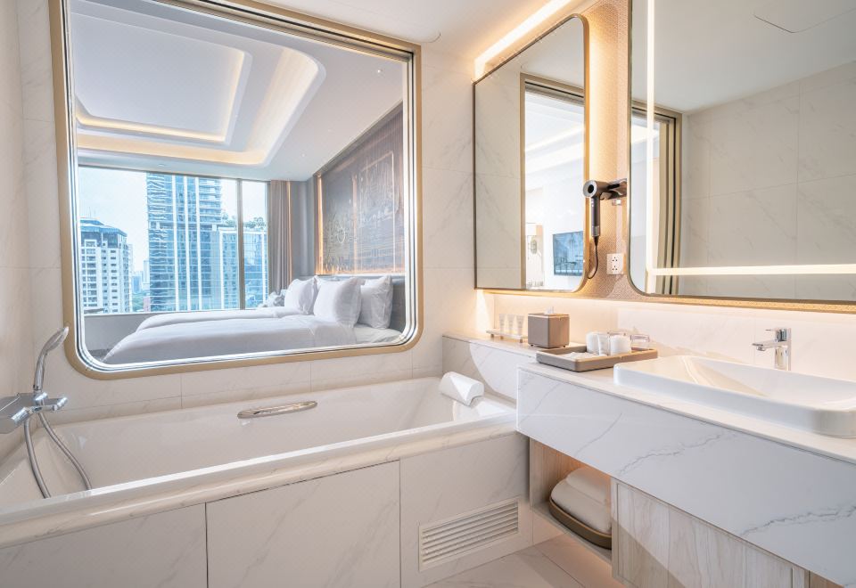 Grande Centre Point Prestige BangkokPrestige Signature Triple