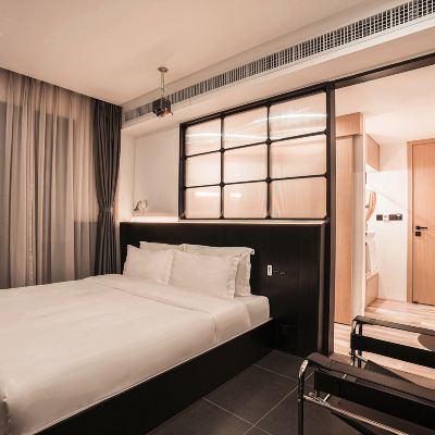 A·豪華鎏金大床房（投影+定製乳膠床墊+雙面採光） 花築奢·Raw酒店（金馬碧雞翠湖昆明店）優惠