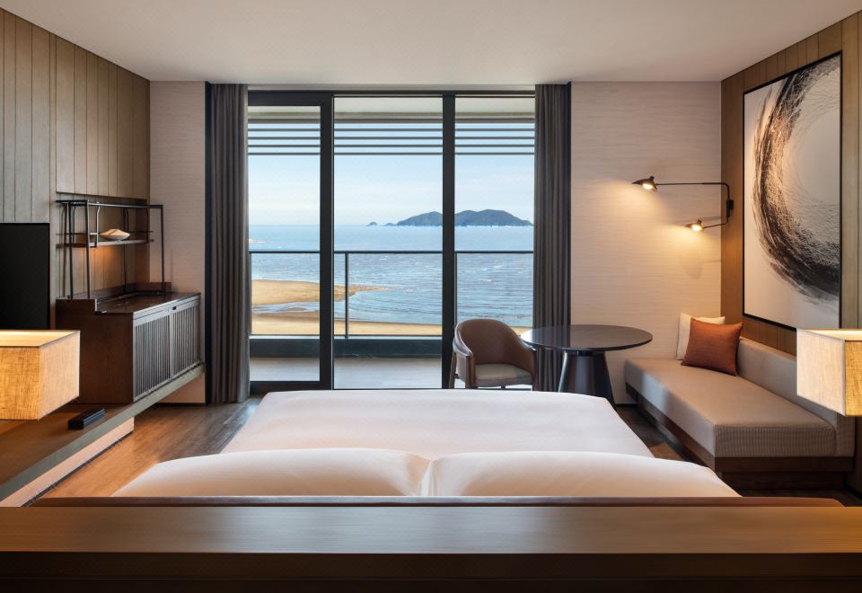 Sheraton Ningbo Xiangshan ResortDeluxe Ocean View King Bed Room