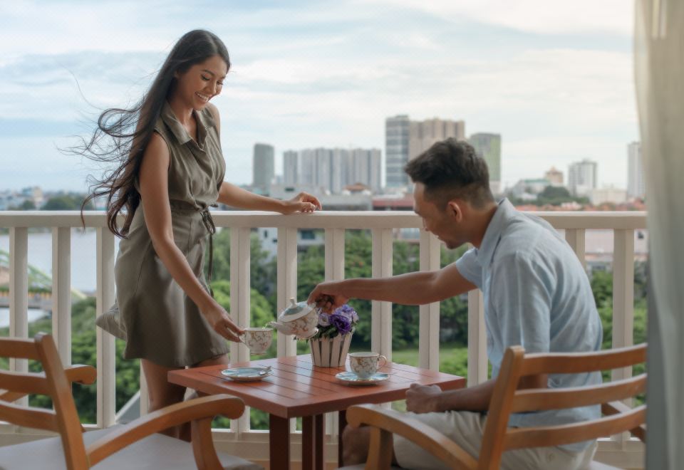 奢华俱乐部特大床房