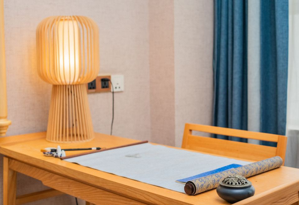 尊享·豪华大床房-明窗+电动窗帘