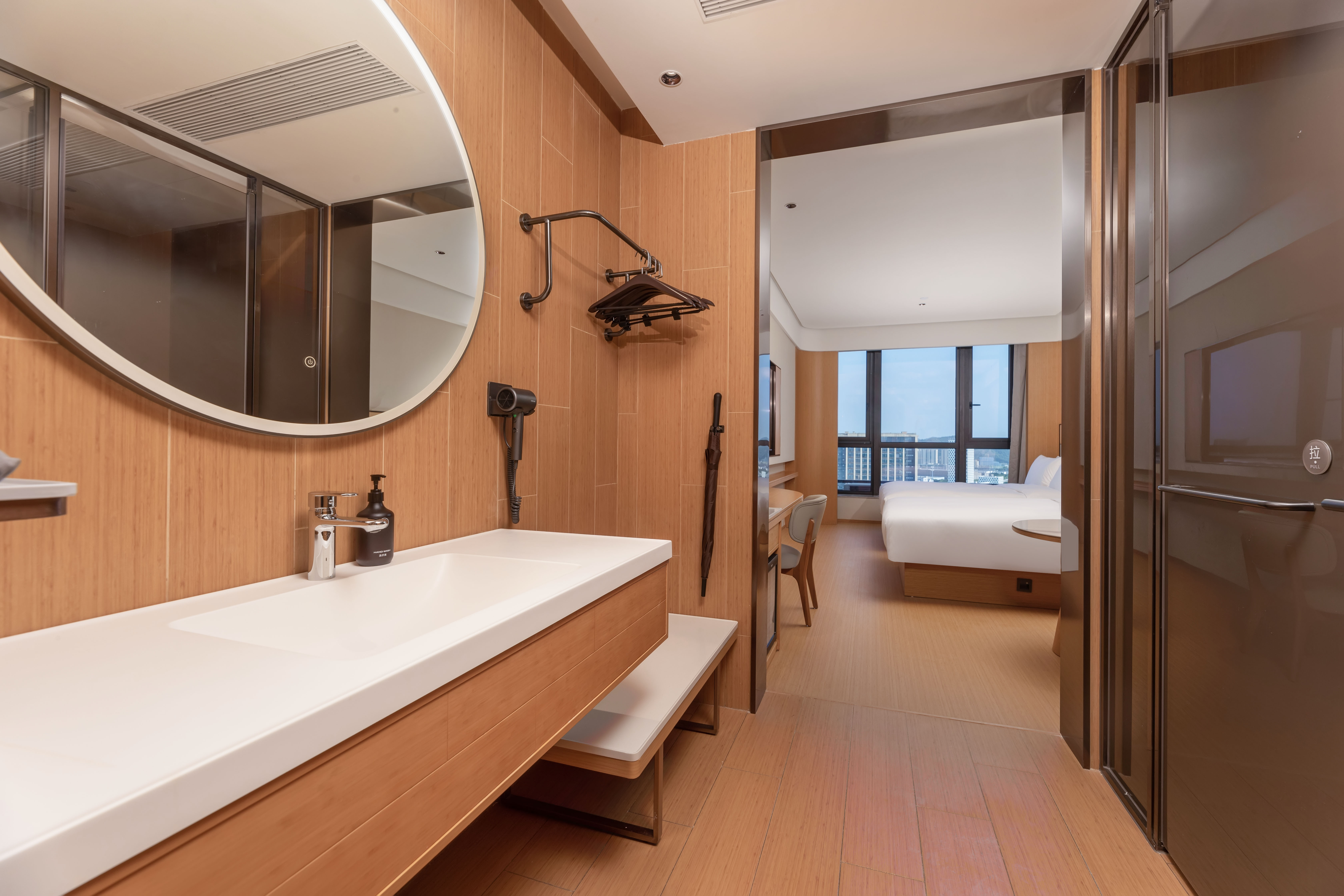 高级双床房（投屏65寸电视+小爱客控+智能马桶+小冰箱）