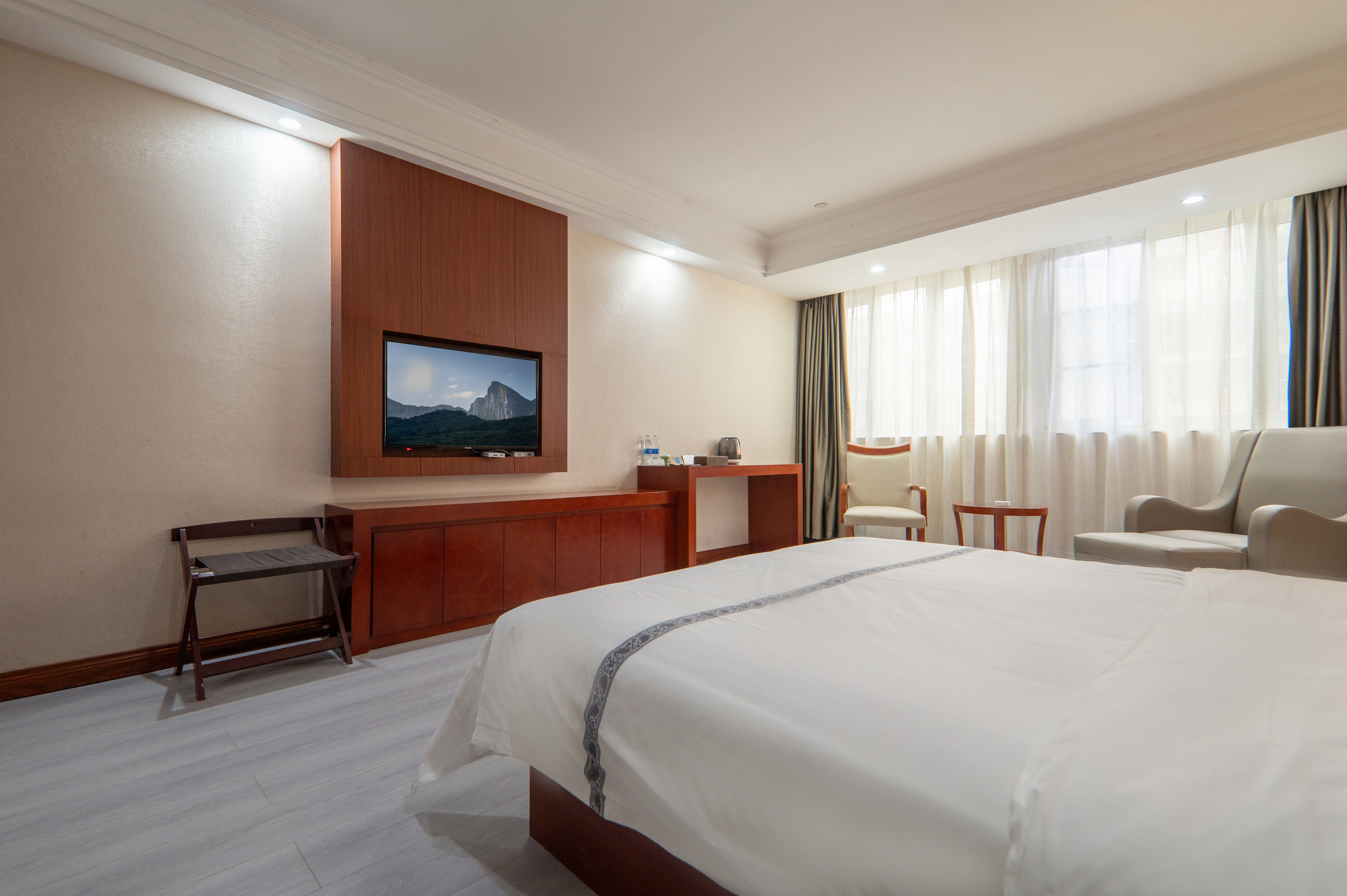 尊享商务大床房（乾湿分离+房间写字桌）