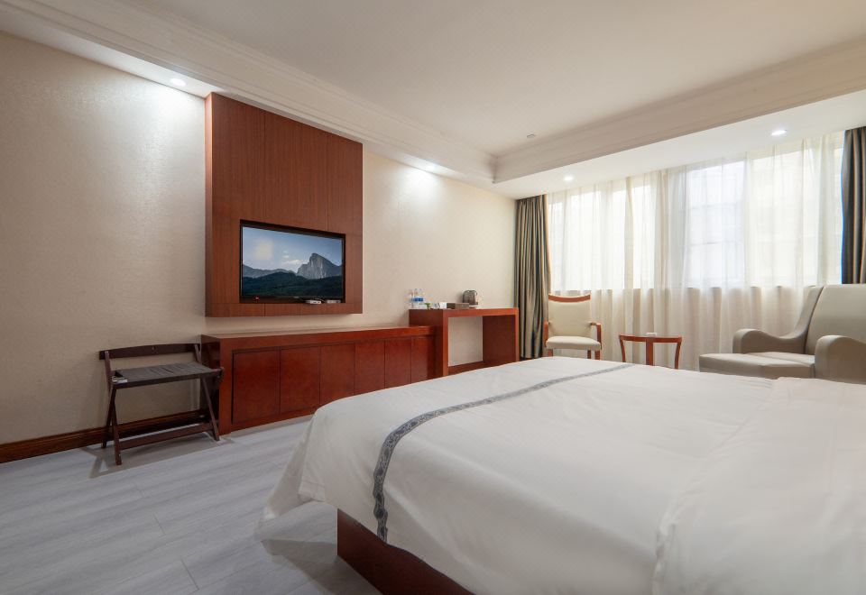 尊享商务大床房（乾湿分离+房间写字桌）