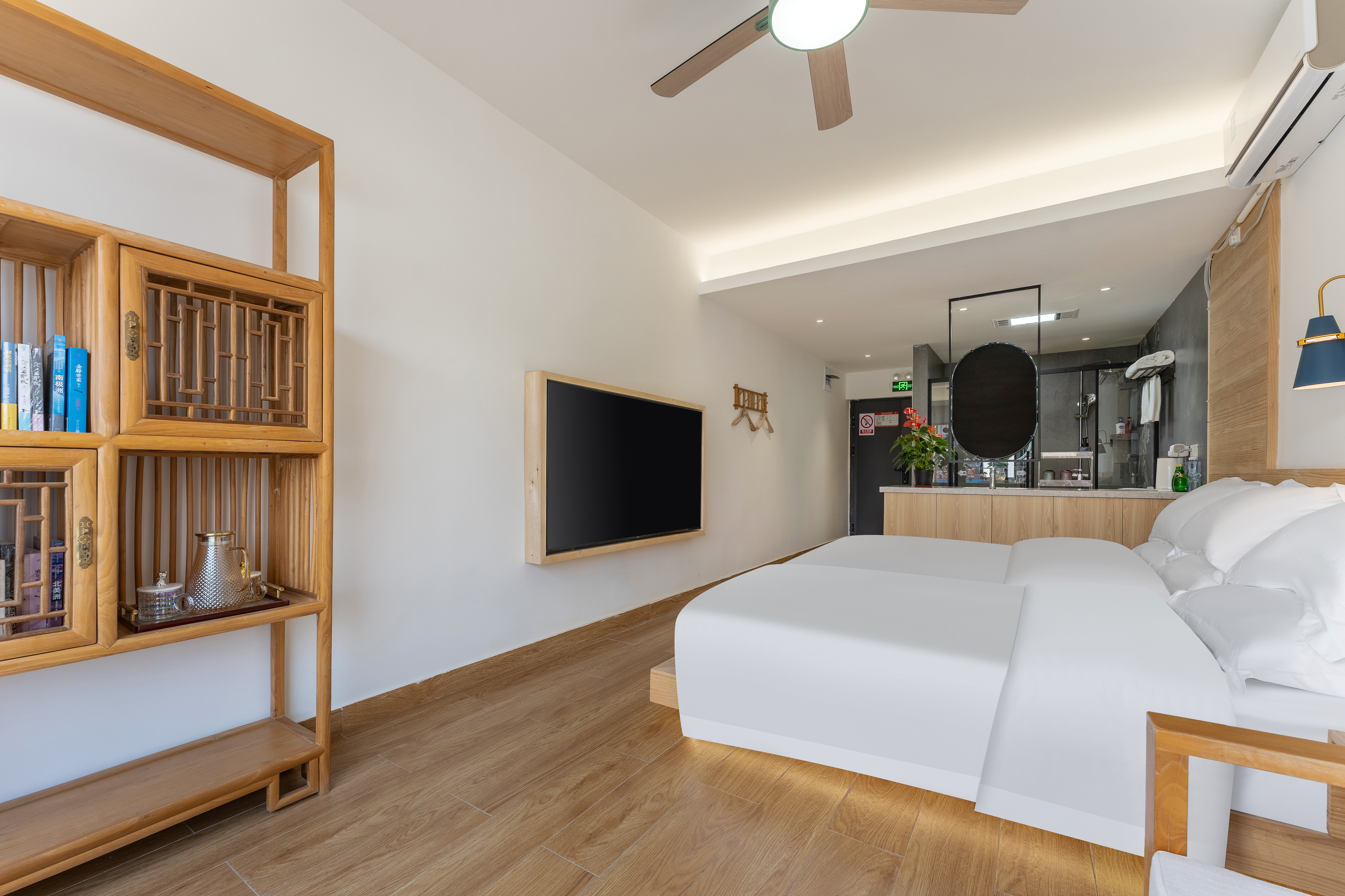 东井·家庭房丨小冰箱+临河茶台+古桥河景