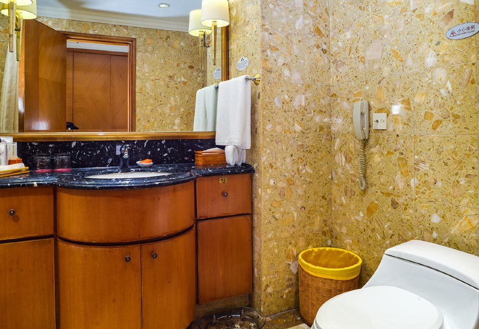 Crowne Plaza QingdaoCrown Family Suite