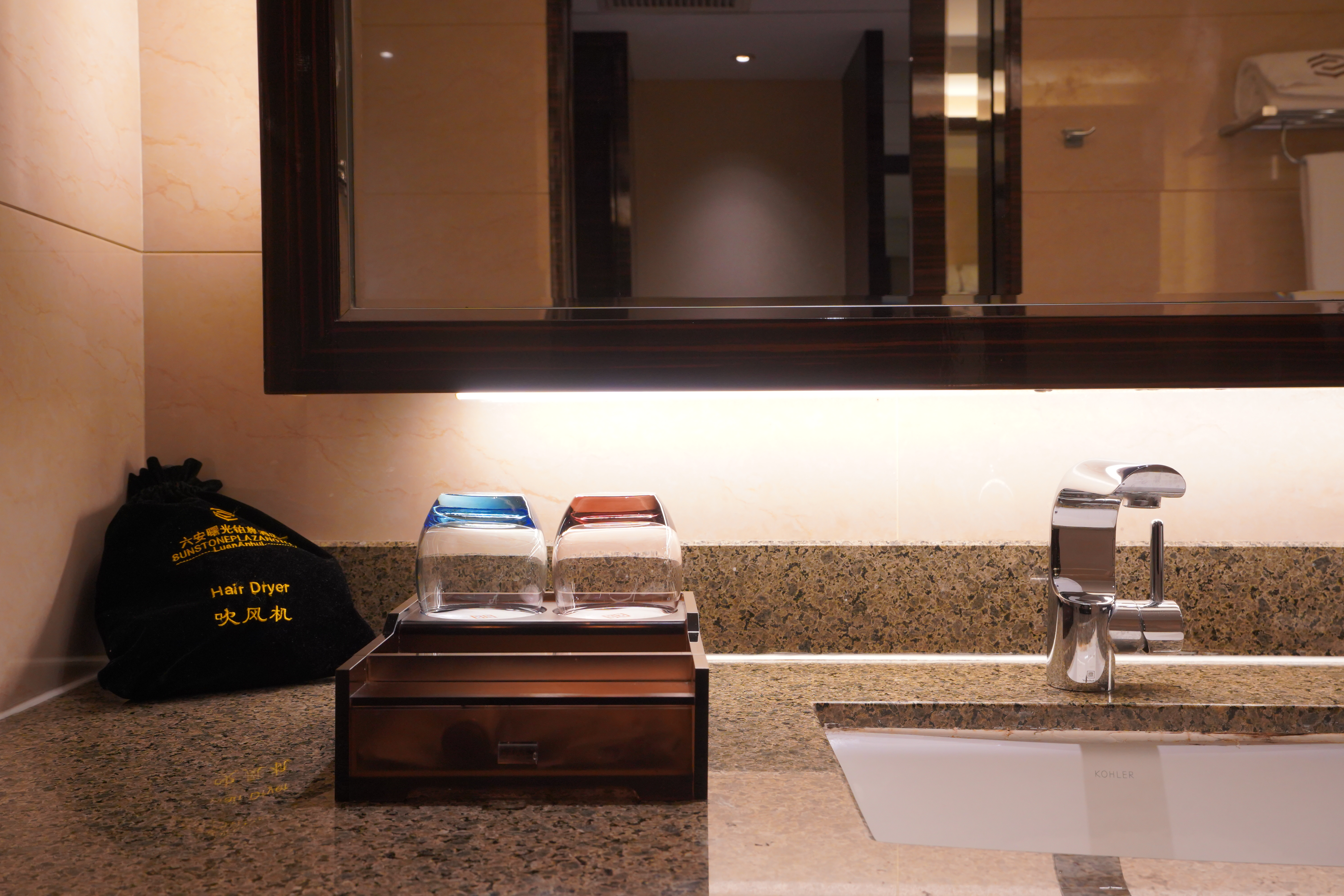 湖景巨幕影音大床房