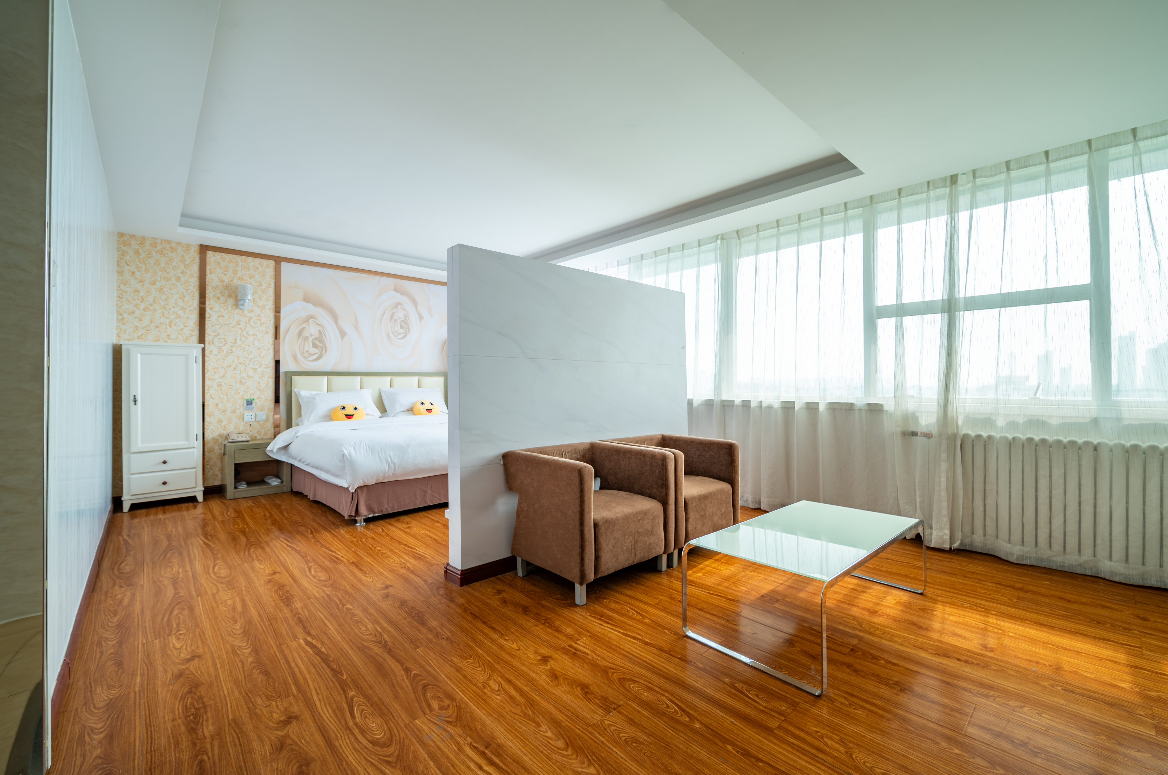 C.S. Sunshine Hotel阳光轻奢大床房「舒适好眠」