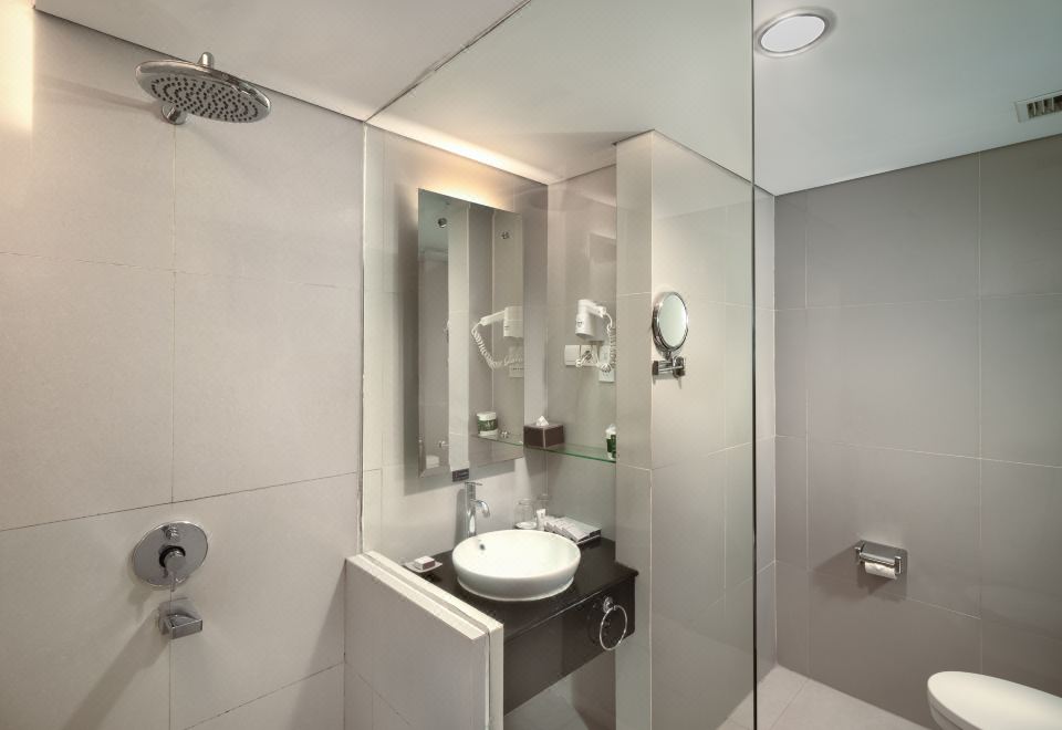 Best Western Plus Coco PaluSuperior 2 Single Bed Room With City View Shower Wifi Safe Non Smoking