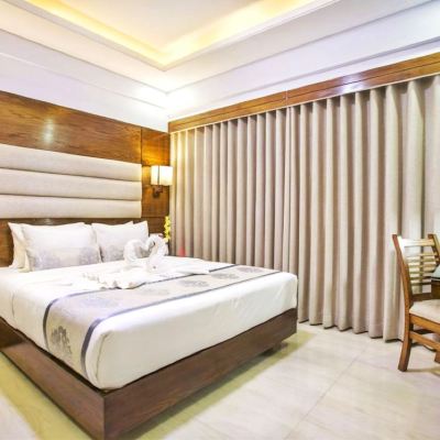 Super Deluxe Queen Room White Palace Hotel Promo Code