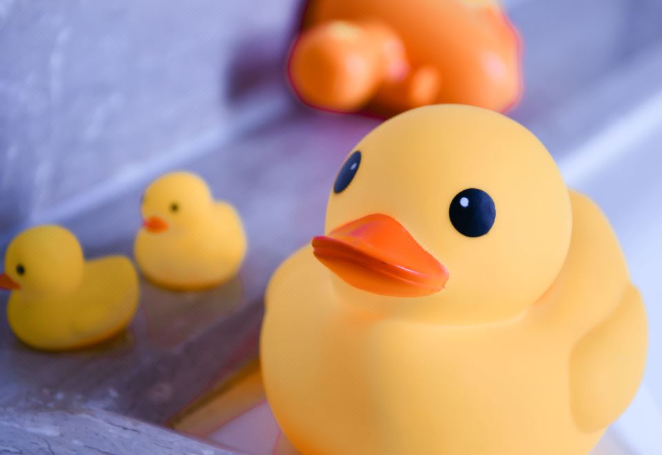 两卧家庭套房IBDUCK小黄鸭主题房|巨幕观影