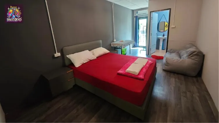 ห้องเตียงใหญ่พร้อมระเบียง