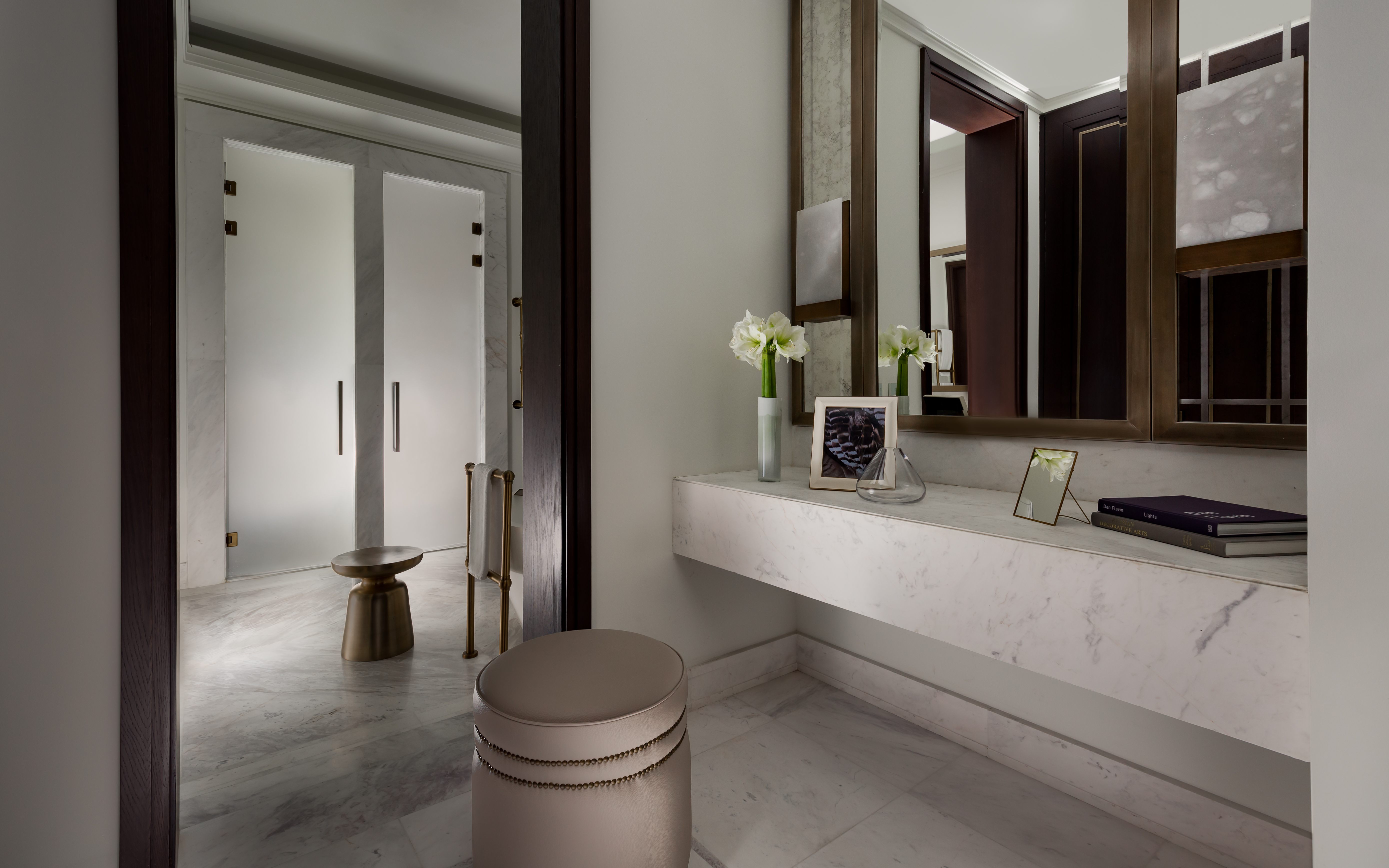 大使套房， 1 卧室套房， 1 张特大床， 阳台