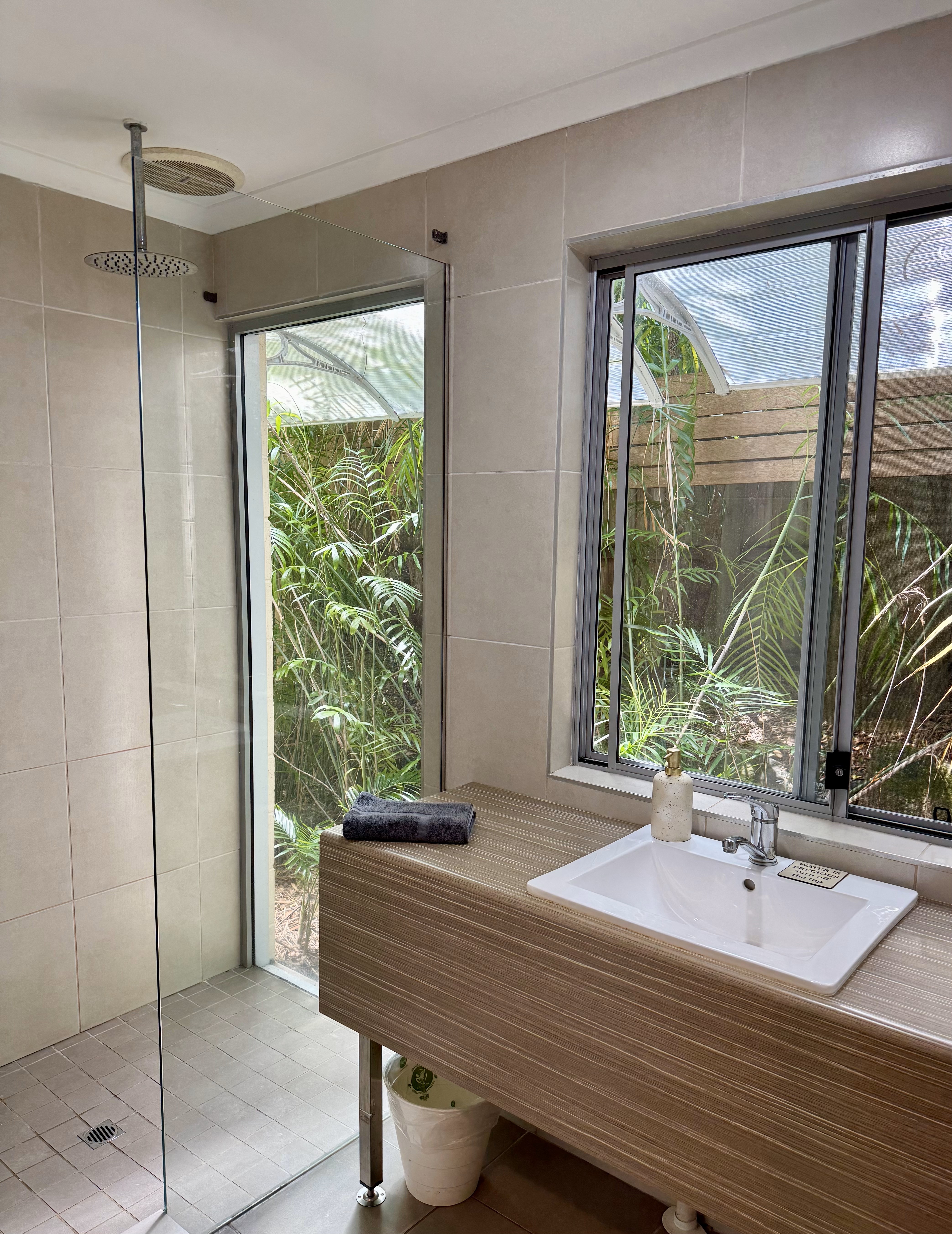 私人庭院大床房 - 带连通浴室