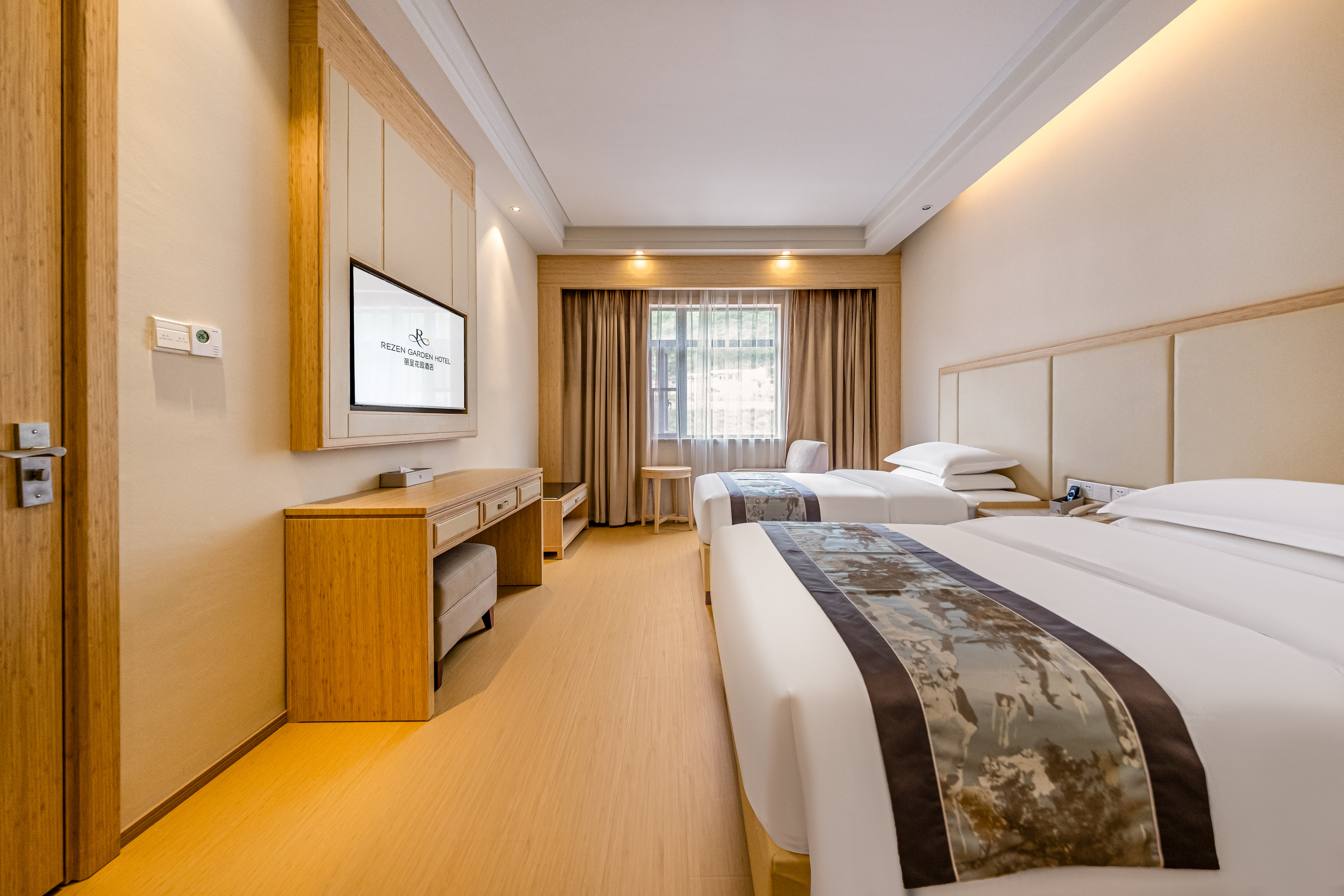 Mountain-View Two-Bedroom One-Living Room Suite (Smart Toilet + Private Bathtub)