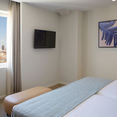 Deluxe Family Twin With Sofa Hotel Riu Plaza España Promo Code